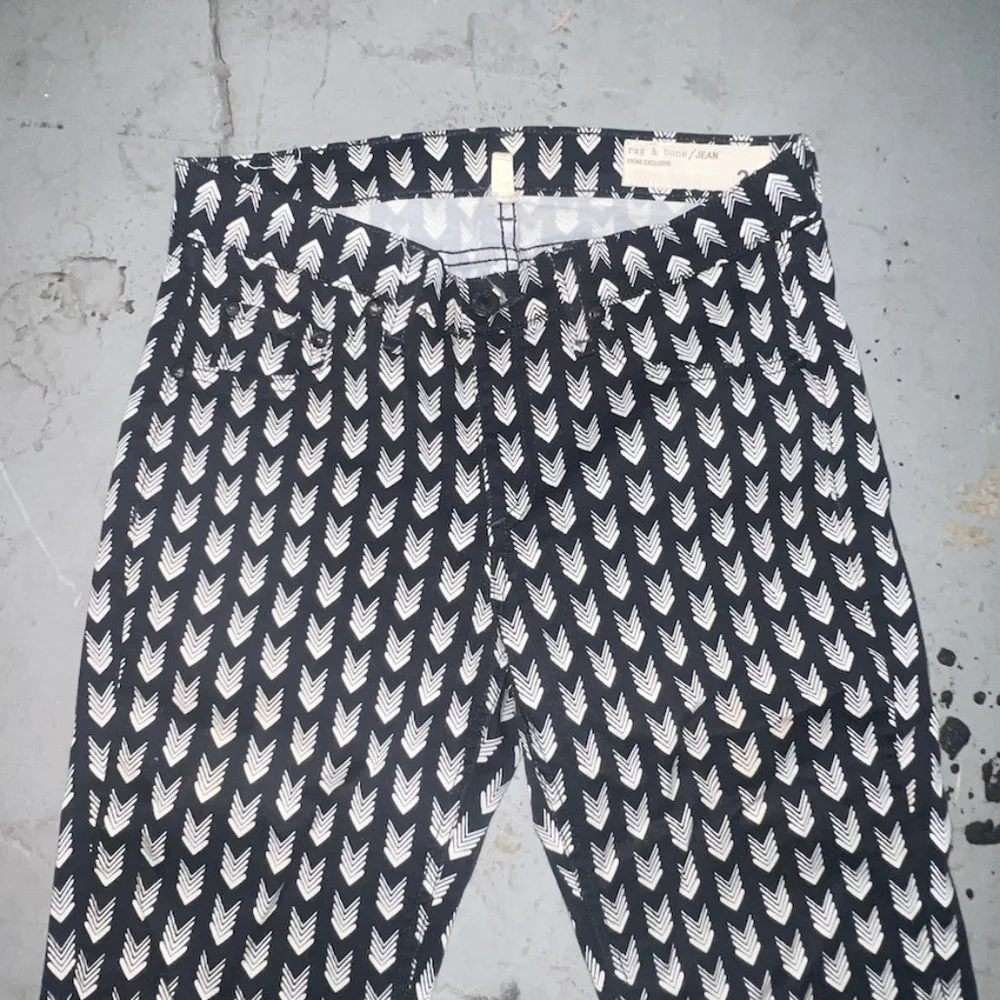 RAG & BONE WOMEN’S ARROW PRINT STRAIGHT LEG JEANS, SIZE US 26, BLACK/WH… - Picture 2 of 7